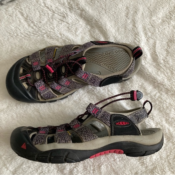Keen Newport H2 Black bright rose women’s water sandals size 9 - Picture 1 of 14